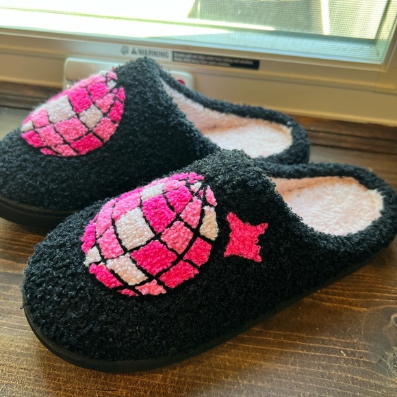 NWT Disco Slippers Womens size 7-8 - Picture 5 of 5